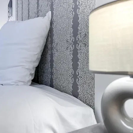 Le Frère Charmes Appartement *